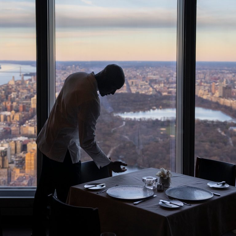 At 10 Cubed, a Restaurant on the 100th Floor, a Chef Toils in Obscurity