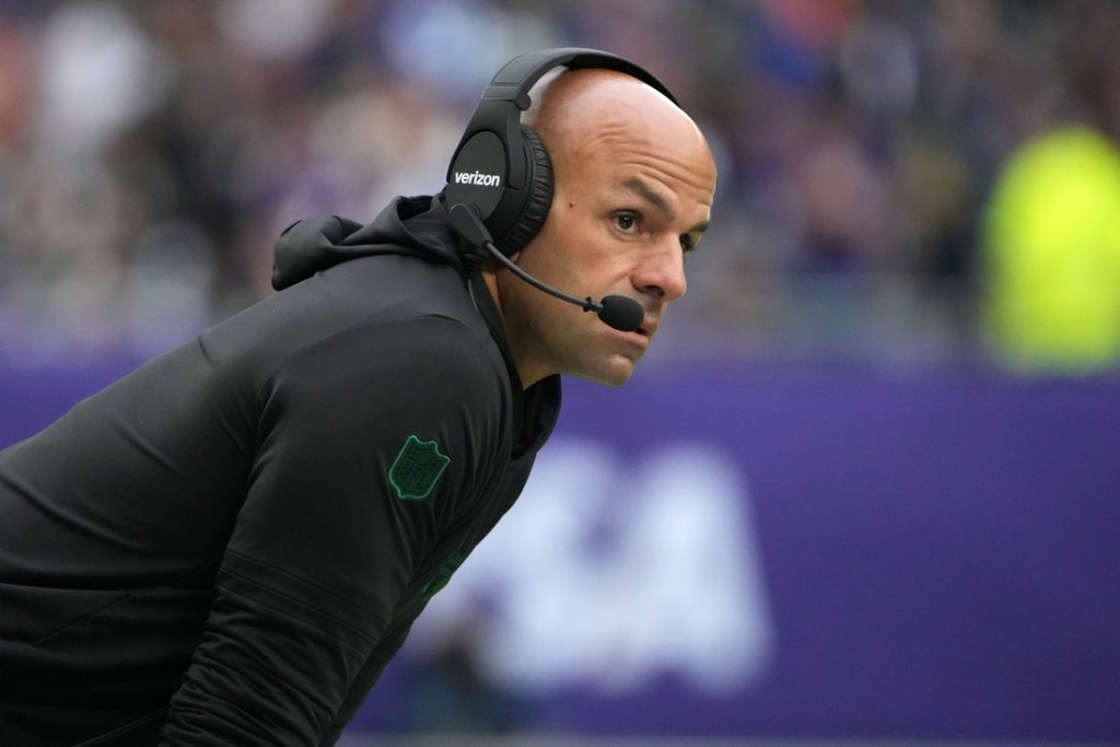 49ers bring back Robert Saleh as defensive coordinator