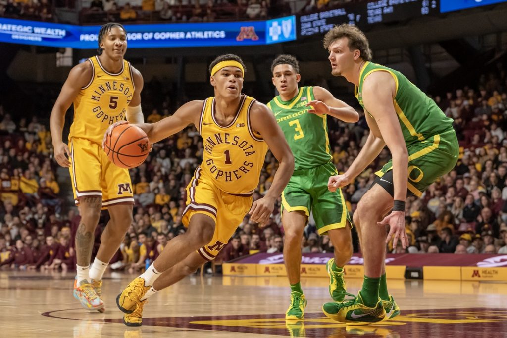 Dawson Garcia (31 points) paces Minnesota past No. 15 Oregon