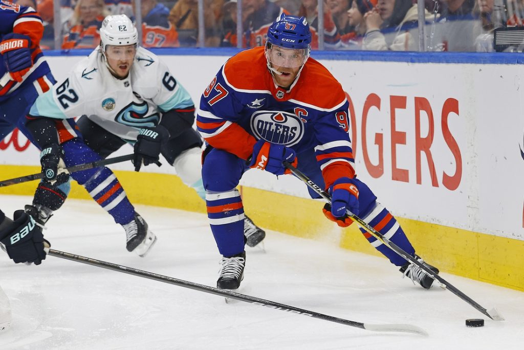 NHL roundup: Connor McDavid returns, scores in Oilers' win