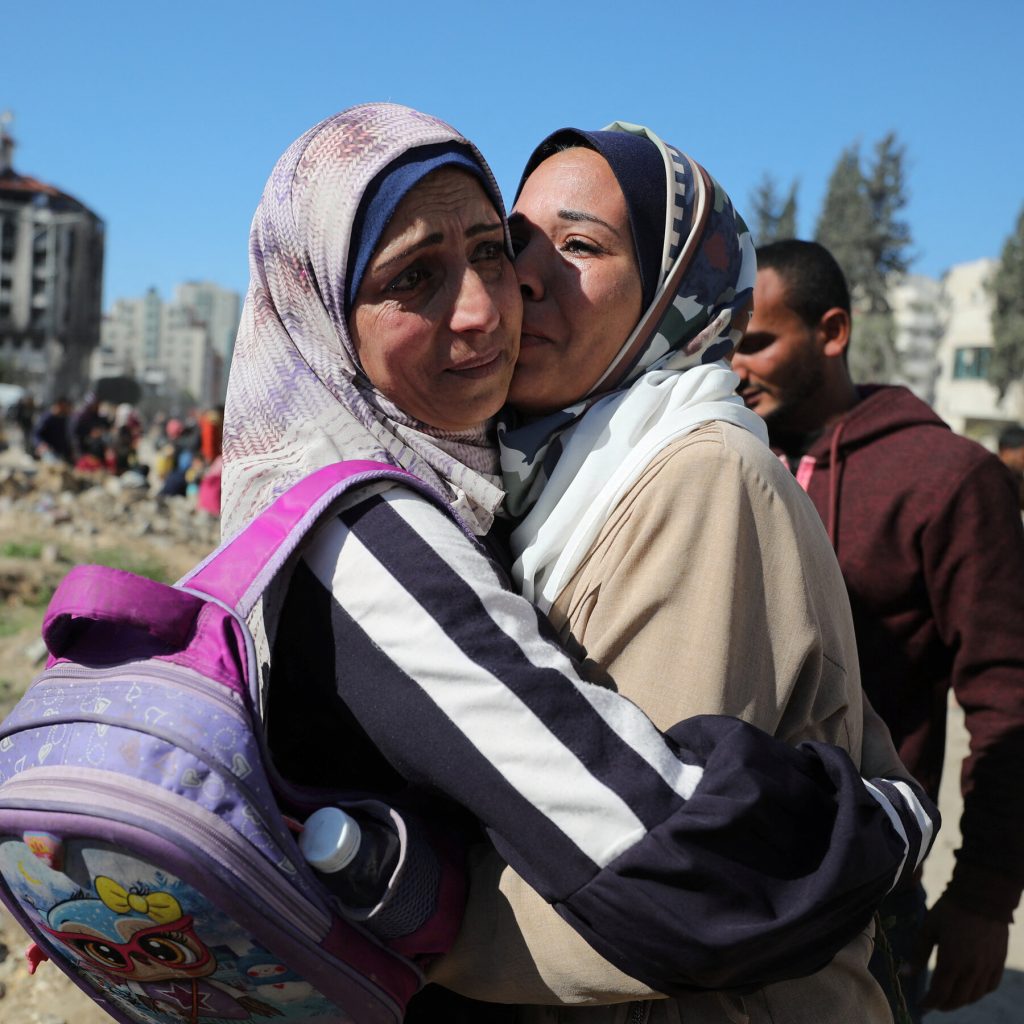 As Palestinians Return to Gaza City, Elation and Despair Mix