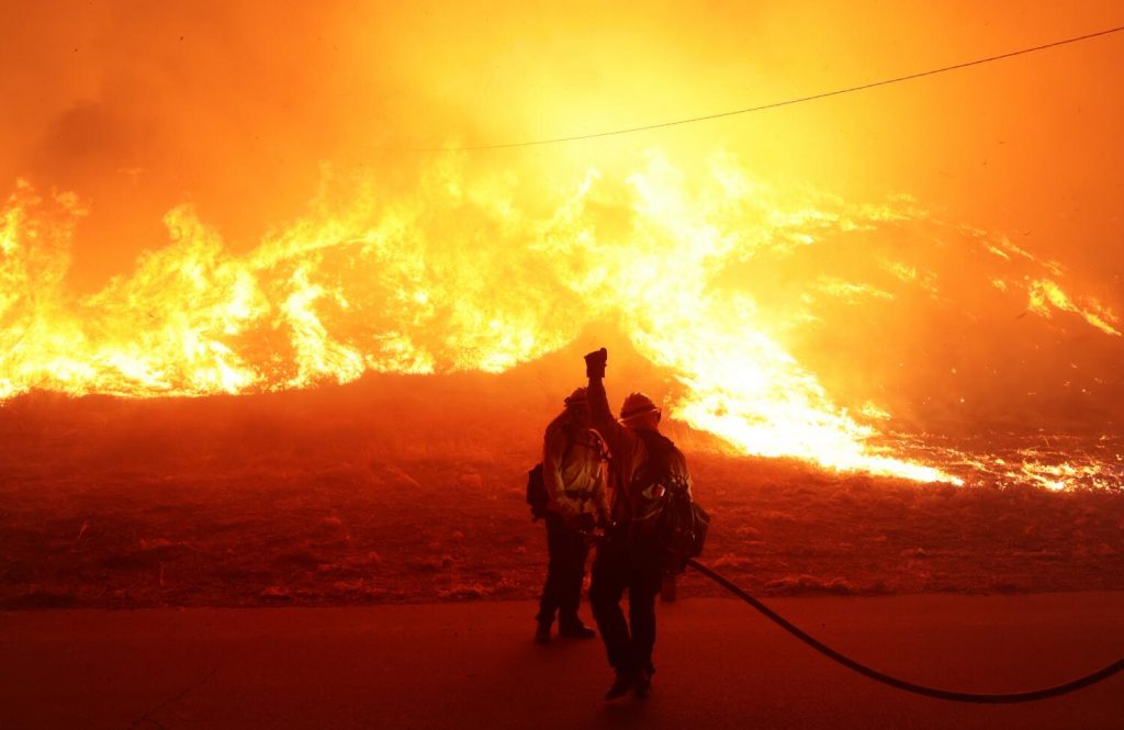 Photos: Hughes fire in Castaic explodes to more than 9,000 acres in just hours