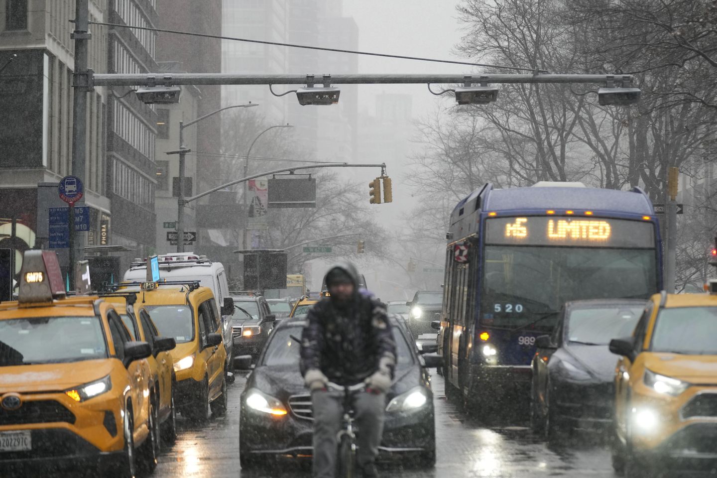 Traffic into Manhattan drops 7.5% in first week of new toll. That's 43,000 fewer cars a day