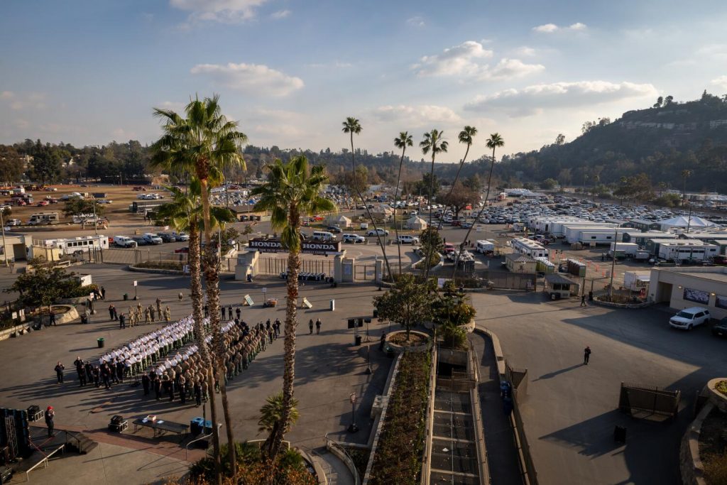 As Altadena waited for evacuation orders, fire commanders faced 'chaotic' conditions